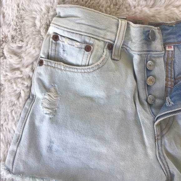 Levi’s wedgie fit high rise ripped cutoff shorts - Picture 15 of 16